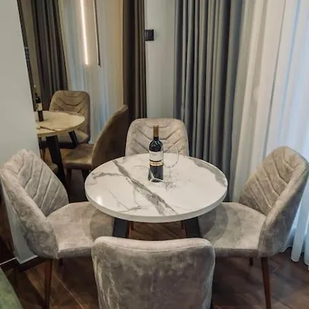 Individualliving3 Excellent Location Centre! !